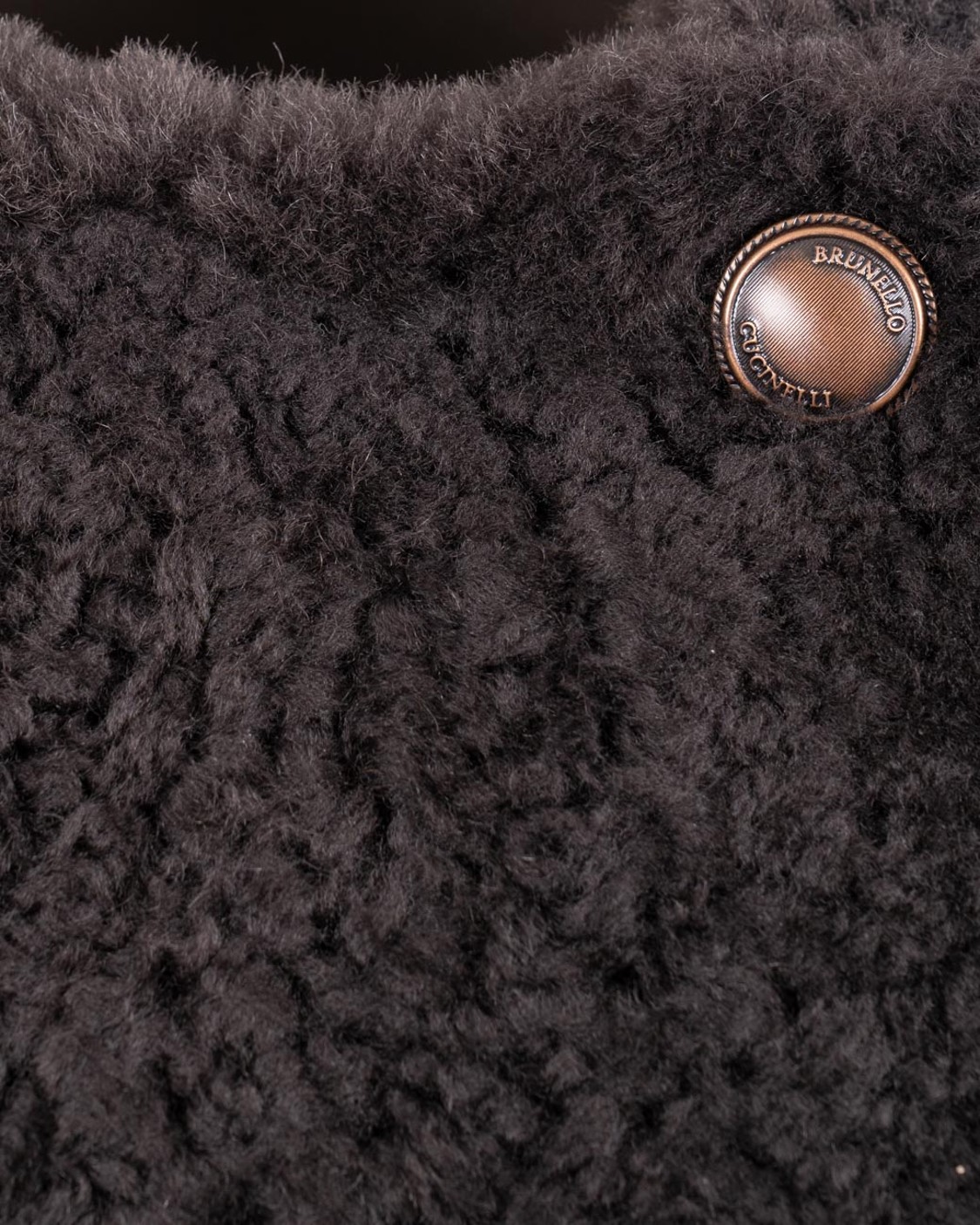 shop BRUNELLO CUCINELLI  Montone: Brunello Cucinelli Caban Crop reversibile in shearling Fuzzy.
Chiusura con bottoni in metallo.
Lato interno in pelle.
Due tasche interne.
Tasche basse.
Composizione: 100% Shearling.
Made in Italy.. MPMBP7426-C2390 number 8723786